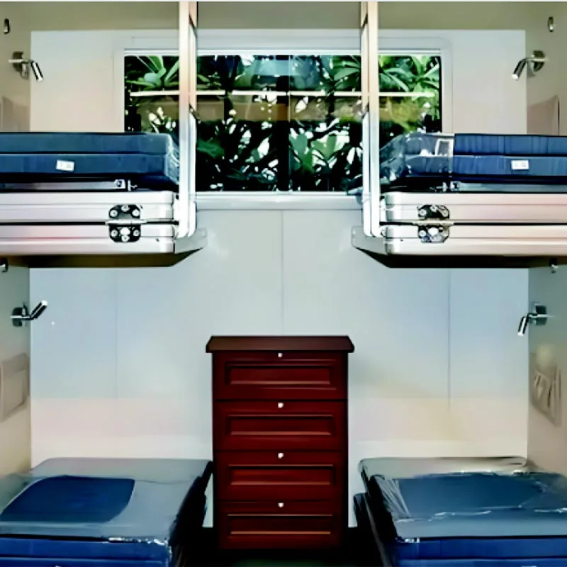 Складная кровать в автомобиле